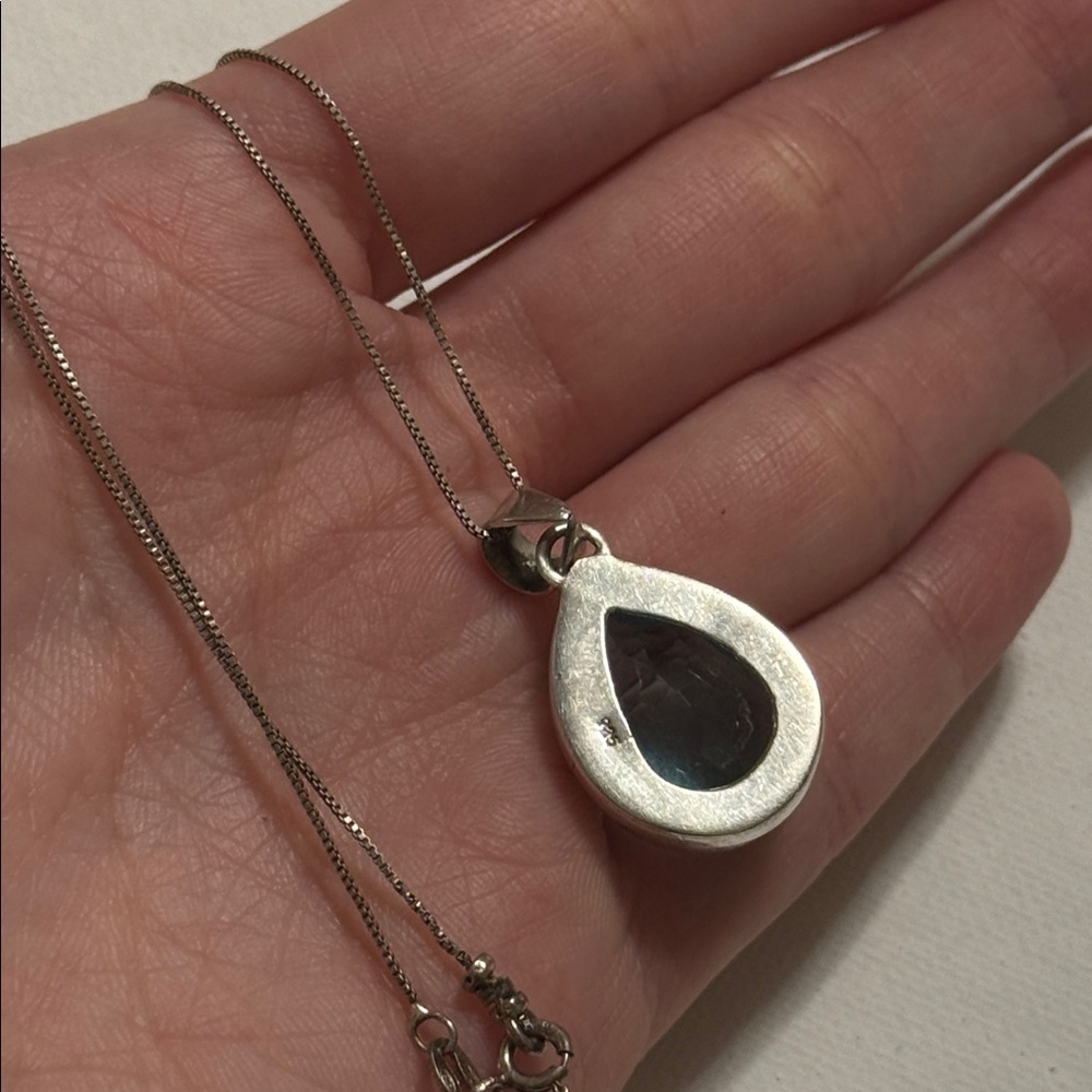 Elegant Sterling Silver 925 Teardrop Blue Crystal Pendant Necklace 17’ in chain - Picture 6 of 12